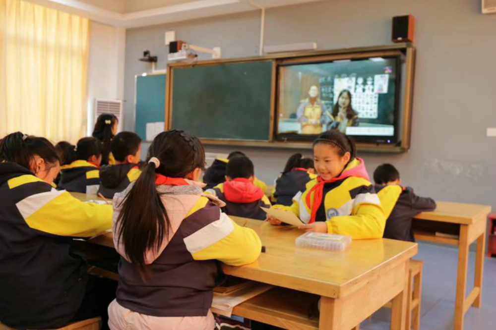 1578039169689499.jpg 金輝集團(tuán)愛(ài)心助學(xué)